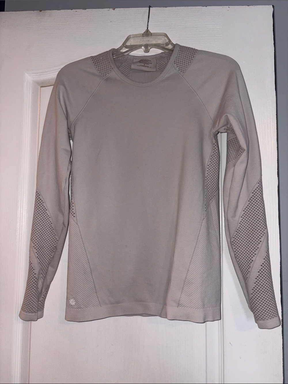 Athleta Caliber Long Sleeve Textured & Vented Long Sleeve Workout Top sz Small